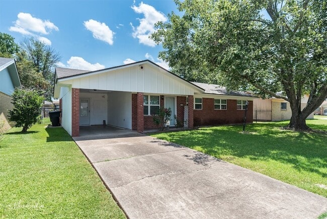 Photo - 1202 Wisteria St