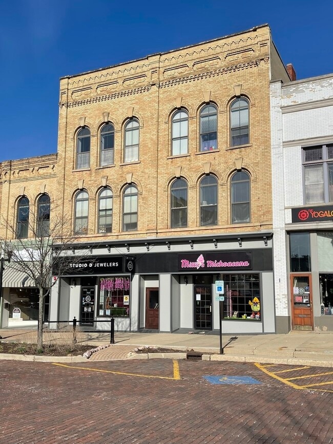Building Photo - 116 N Benton St Unit 2C Rental