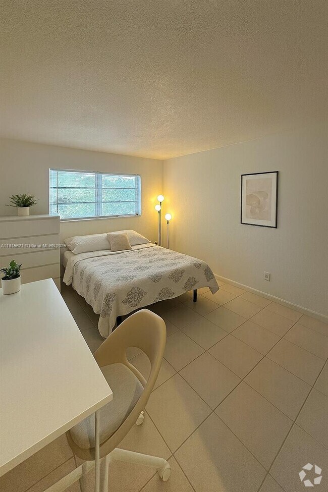 Building Photo - 12290 NE 11th Ct Unit 206 Rental