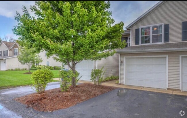 Building Photo - 3305 Park Ridge Ln NE Unit 10 Rental