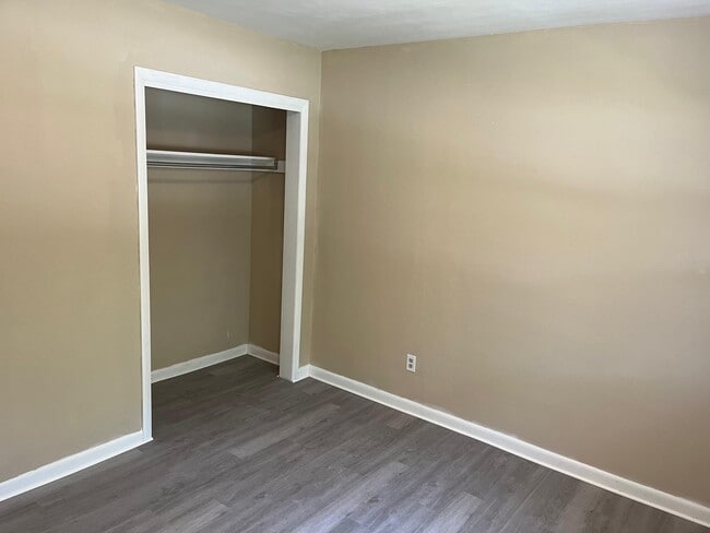 Photo - 220-226 S Smithville Rd