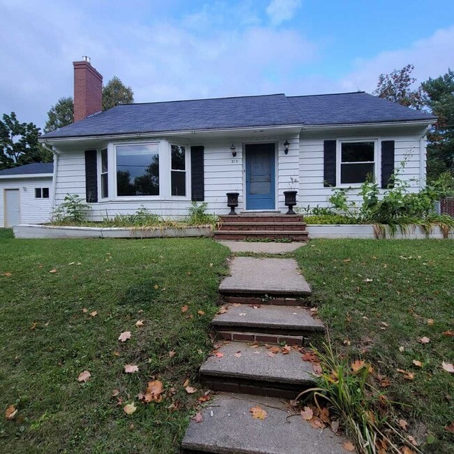 Building Photo - 215 N 12th St