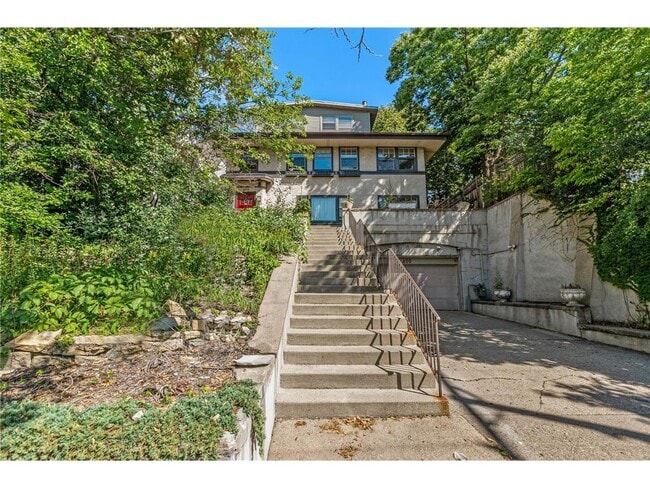 400 W Franklin Ave Unit 2