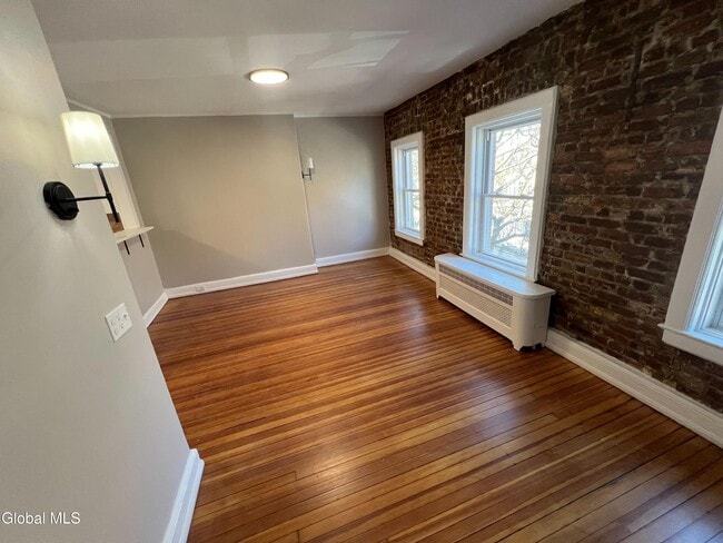 Photo - 326 State St