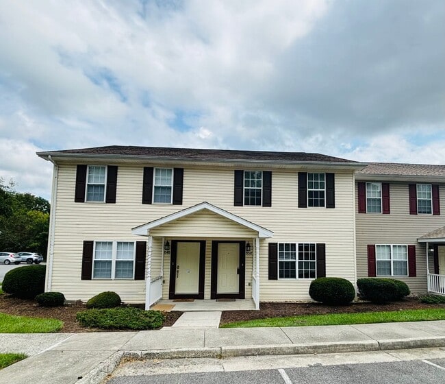Building Photo - 850 Patrick Henry Dr