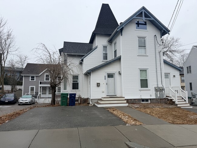 Photo - 341 Linwood Ave Unidad 2