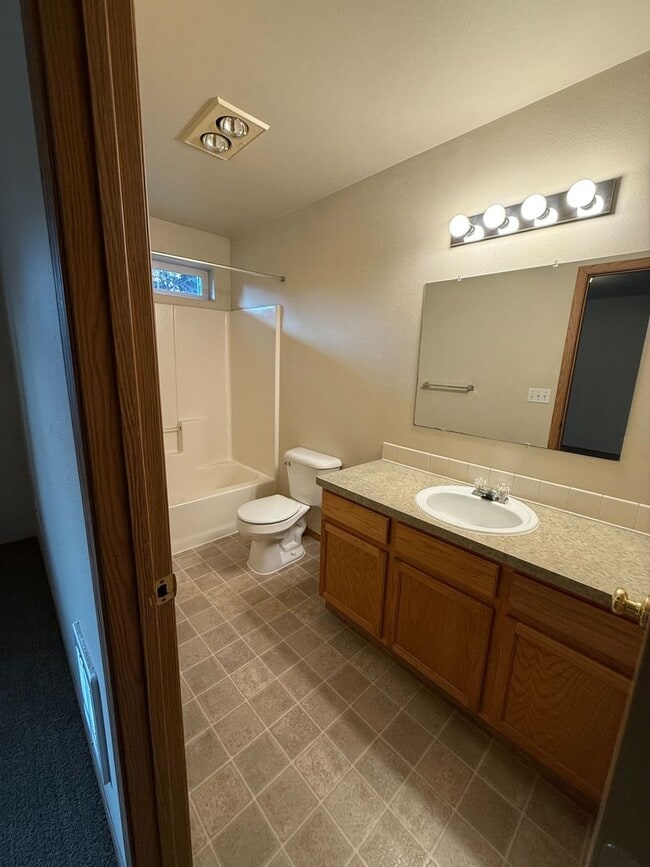 Photo - Quaint 2B/2Ba Townhome in Desirable Camas!