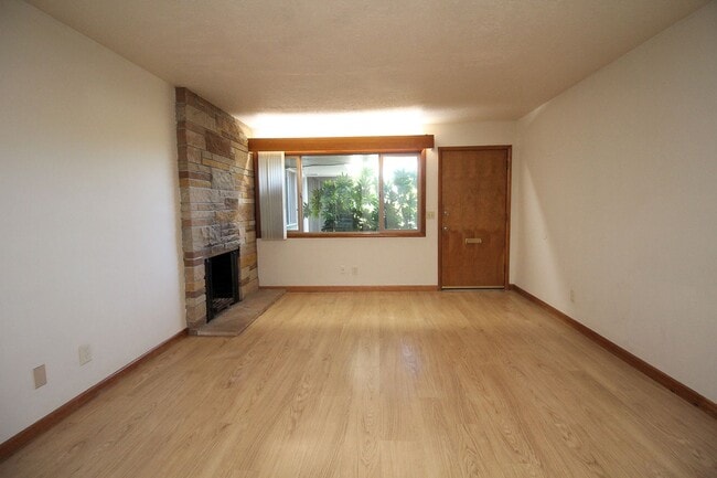 Building Photo - 3200-3236 SW Marigold St Unit 6133e49b-efbf-11ef-a954-0ef659e2e2b7