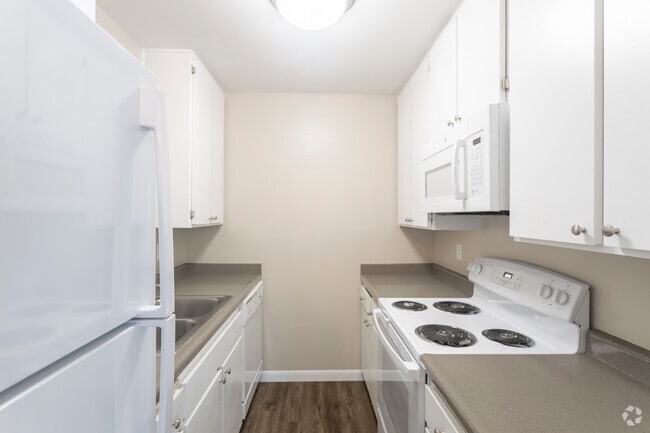 1 BR, 1 BA - 694 SF