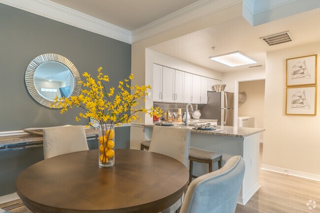 2.5BA, 2BR, 1,328SF