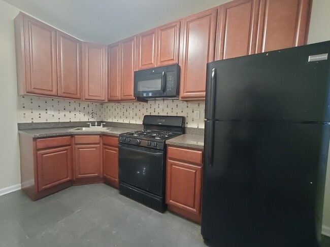 Building Photo - 24 Sherman Ave Unit 33