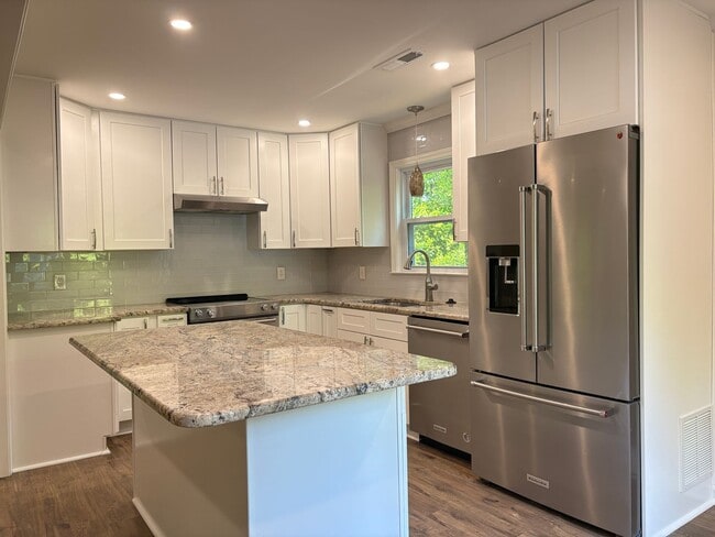 Photo - 3 Bedroom, 2 Bathroom House in Lewisville!