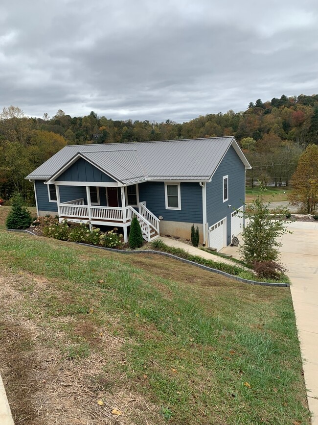 Photo - 207 Riverside View Dr