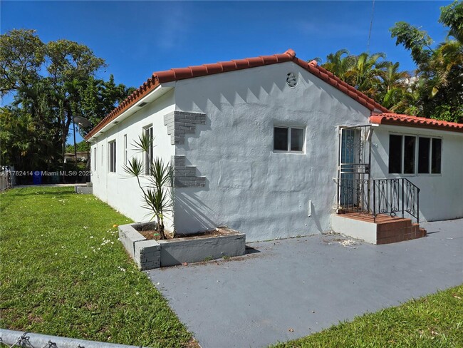 Building Photo - 1500 SW 9th St Rental