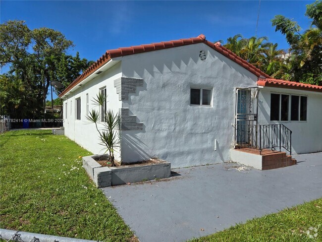 Building Photo - 1500 SW 9th St Rental