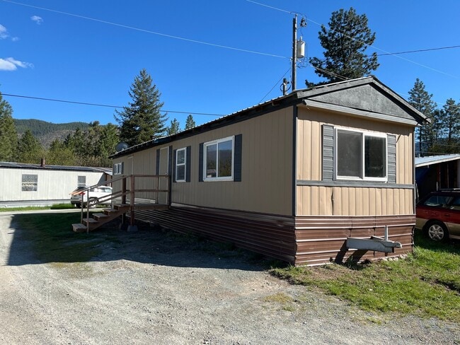 Building Photo - 1130 MT-135