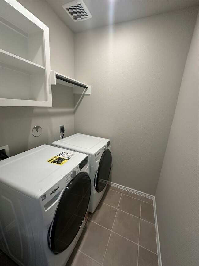 Photo - 206 Mercury Sky Rd