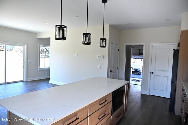 Photo - 502 Lattintown Rd