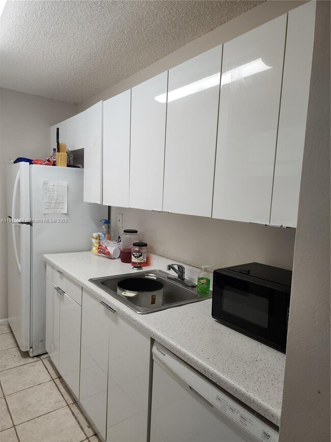 Building Photo - 1174 Lake Terry Dr Unit O