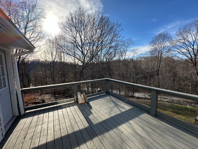105 Meadowview Dr