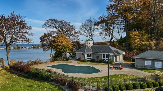 Building Photo - 704 Mariner Cir