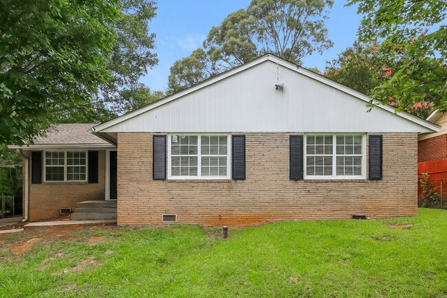 Building Photo - 558 Wavelyn Way