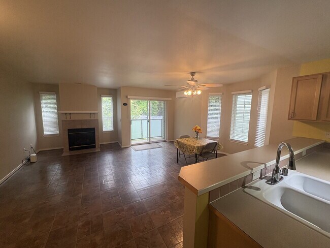 Bright, Spacious Townhome with Stylish Upgrades in Pinehurst/Roosevelt