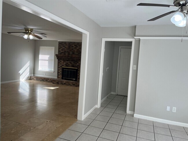 Photo - 2402 Fawnwood Ln