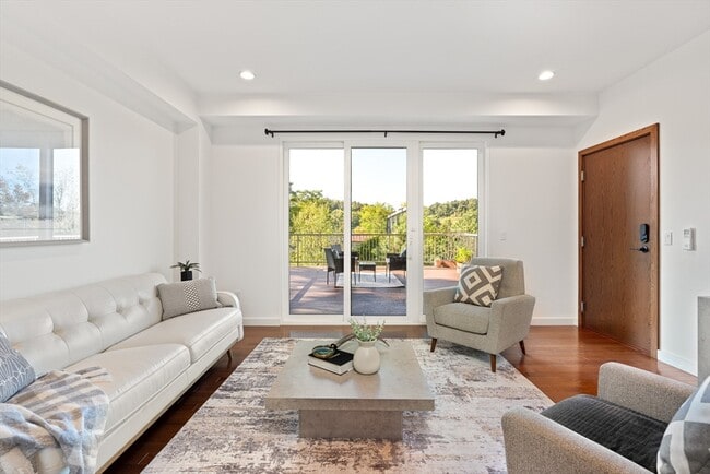 Photo - 143-171-171 Hyde Park Ave