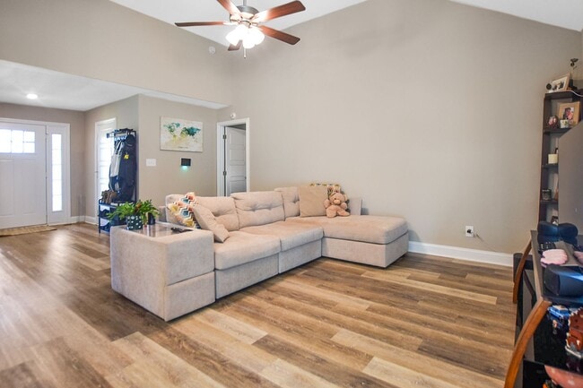 Photo - Pet Friendly Three Bedroom!