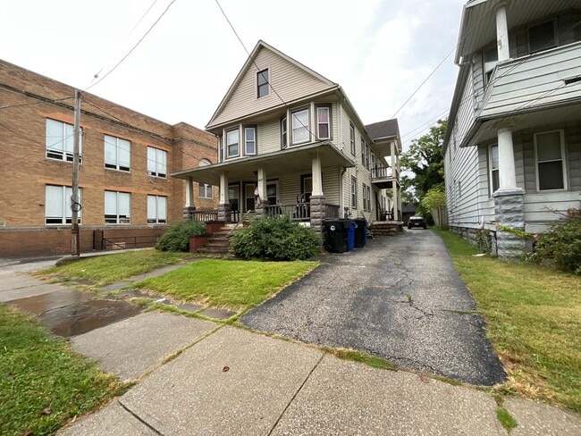Building Photo - 6807 Worley Ave Unit 6807 Worley Avenue -  4 Rental