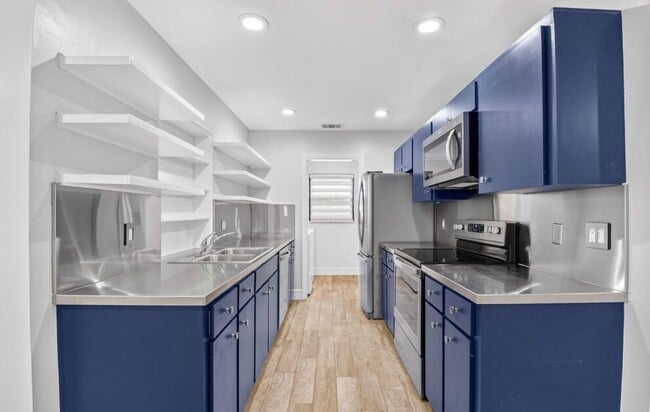 Photo - 725 Heron Dr