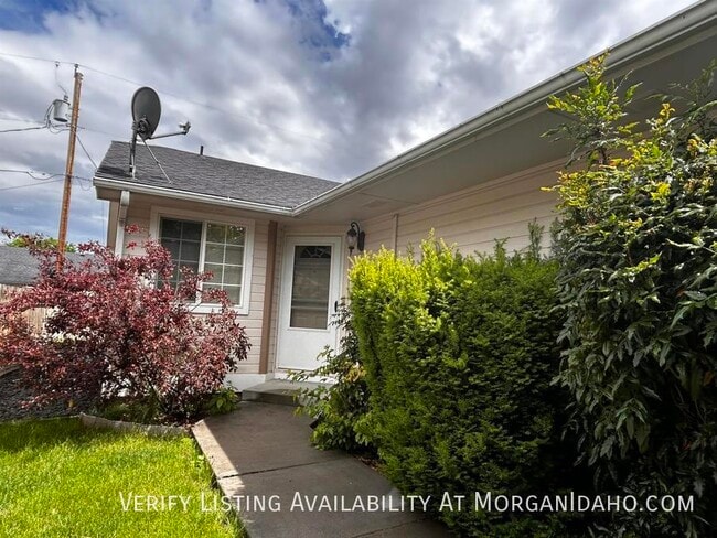 Photo - 1810 S Barlow Ln Townhome