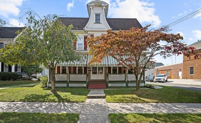 Building Photo - 14 Lake Ave Rental