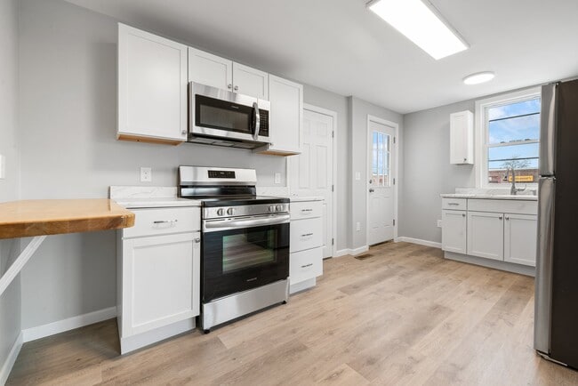 Photo - 113 Temple St