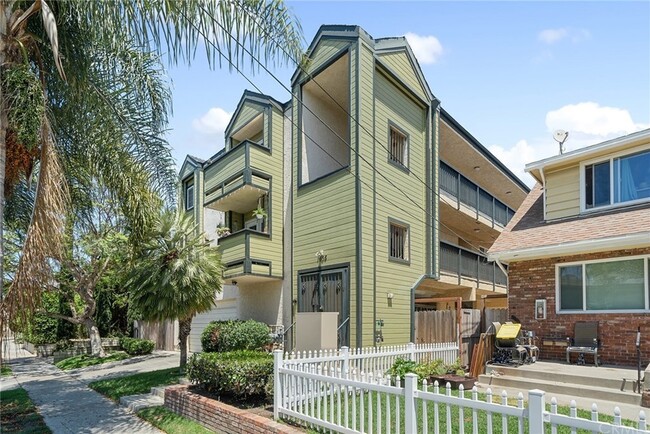 Photo - 1605 E 2nd St Unidad 301