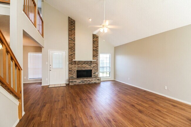 Photo - 423 Barton Dr