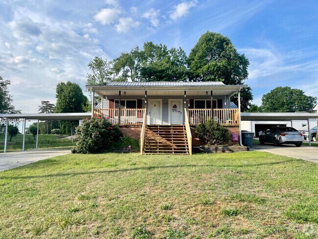 Building Photo - 1004 Orangewood St Rental
