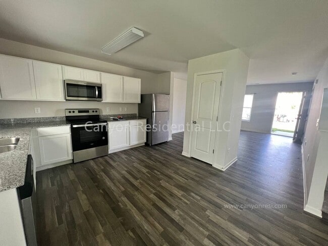 Photo - Beautiful 3b Room!Move in ready!
