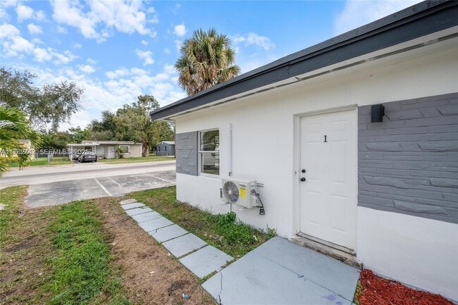 Photo - 417 NW 15th Ave Unidad 1-3