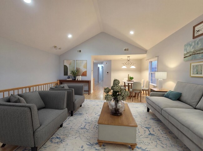 Building Photo - 27 Jewett Ave Unit 2