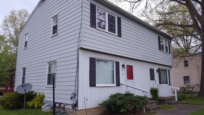 Building Photo - 212 Roberts St SE Rental