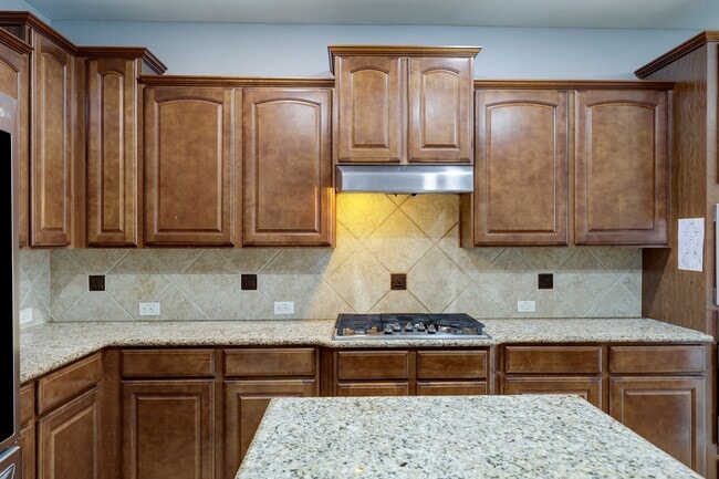 Photo - 6631 Larocke Trail