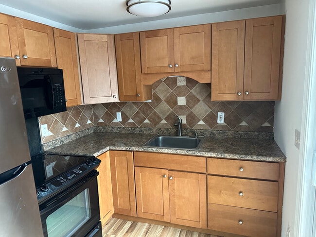 Photo - 454 Winnacunnet Rd Unit 17