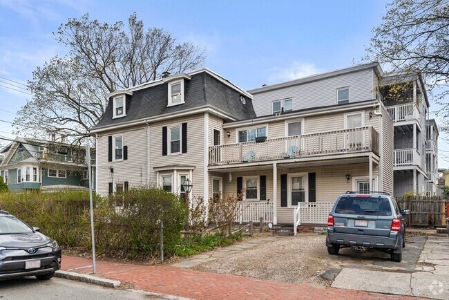 Building Photo - 68 Pleasant St Unit 2 Rental