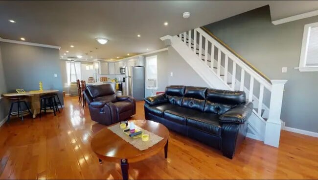 Photo - 124 W Youngs Ave