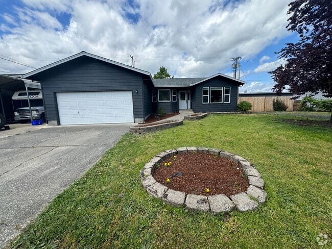 Building Photo - Updated 3 bedroom house