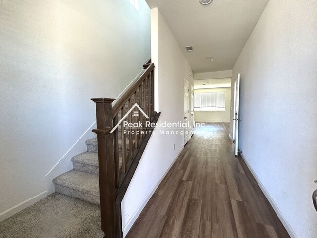 Photo - Beautiful Newer Folsom 4bd/2.5ba in Gated Community!