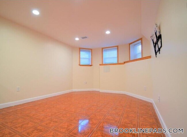 Photo - 73 Thatcher St Unit 002