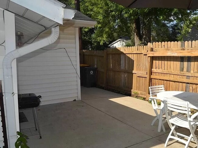 Photo - 104 E Wilson St